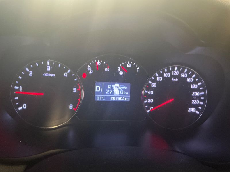 Kia Carens 1.7 CRDi Class 2016 – снимка 18