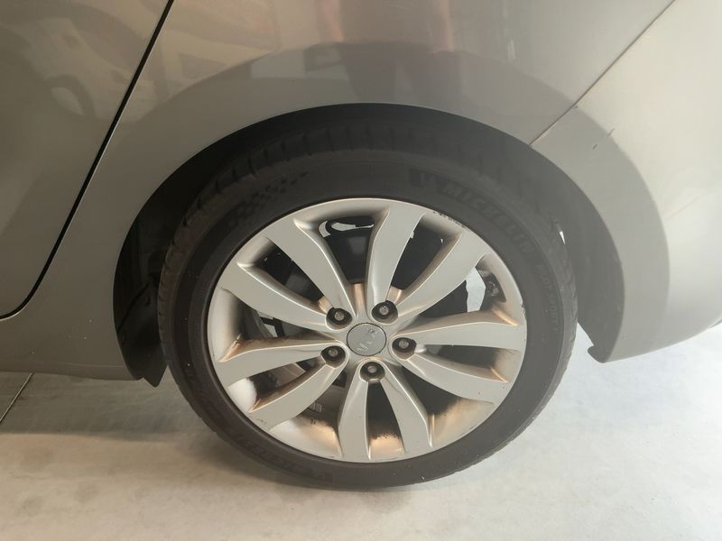 Kia Carens 1.7 CRDi Class 2016 – снимка 5