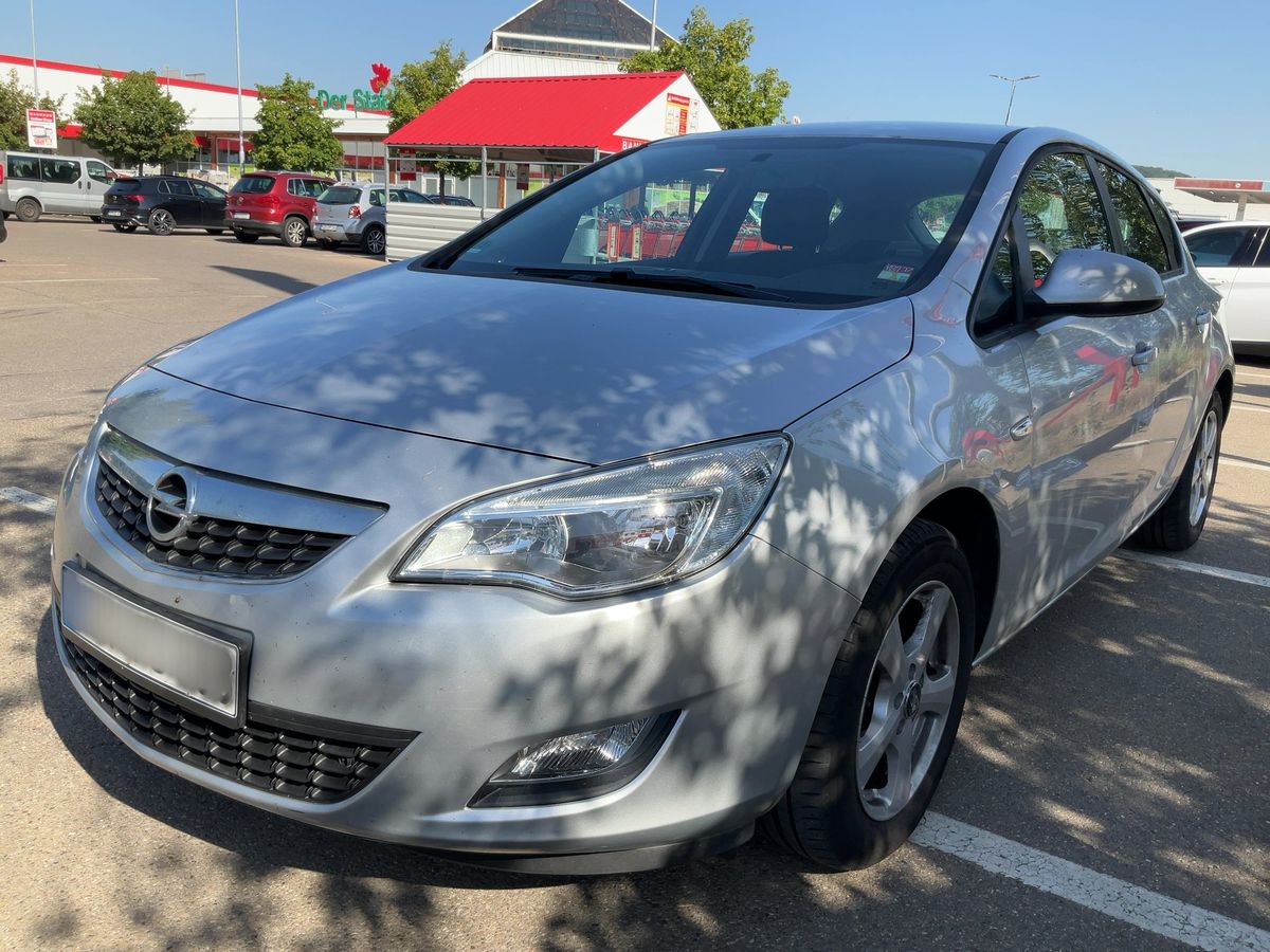Opel Astra 2011