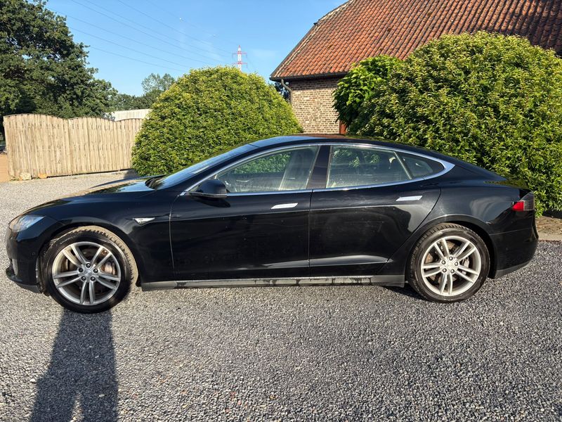 Tesla Model S 60 — zdjęcie 17