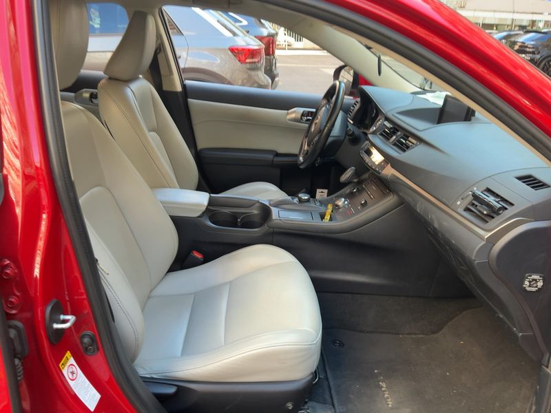 Lexus CT-Serie CT 200h — zdjęcie 11