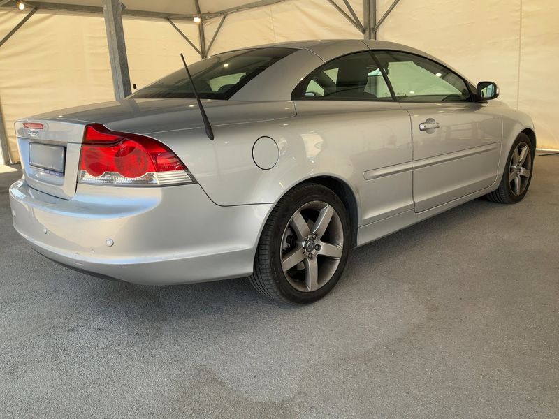 Volvo C70 2.4 Momentum — zdjęcie 6