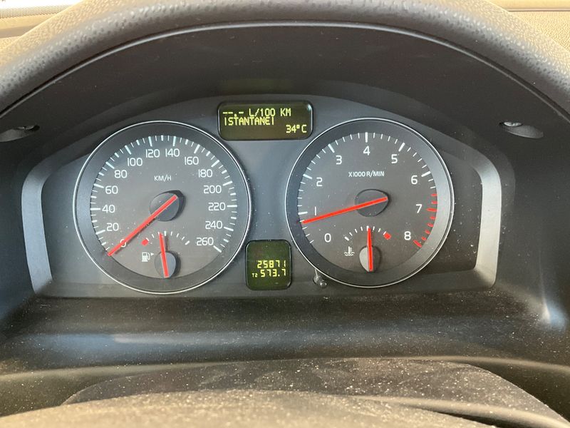 Volvo C70 2.4 Momentum — zdjęcie 13