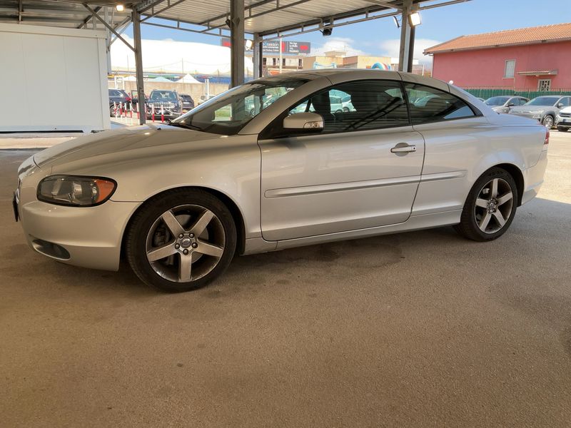 Volvo C70 2.4 Momentum — zdjęcie 2