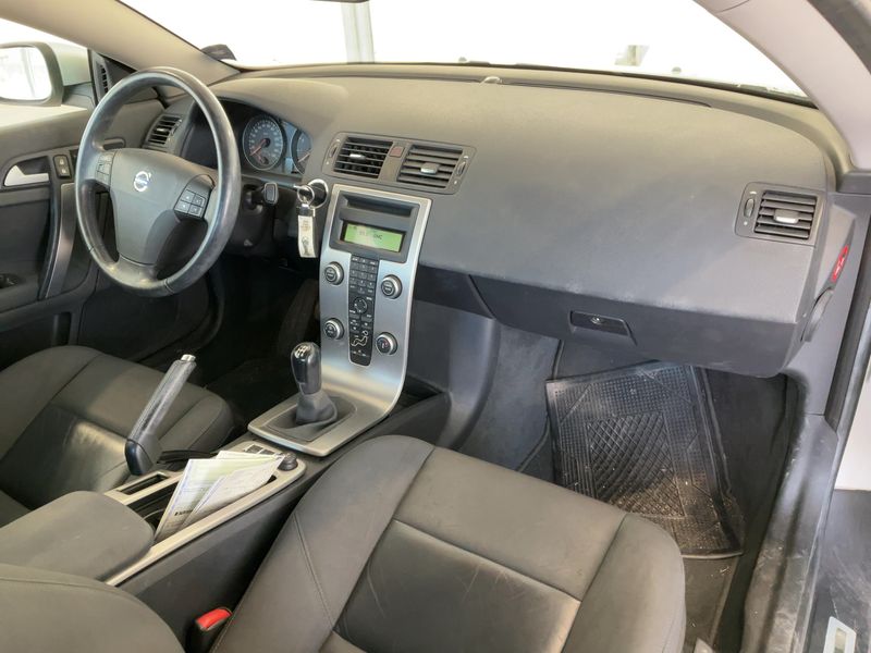 Volvo C70 2.4 Momentum — zdjęcie 12