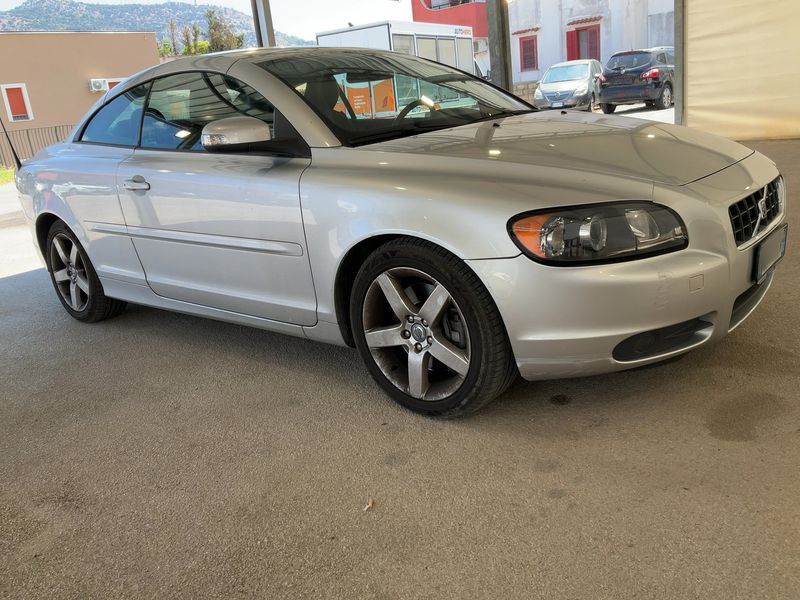 Volvo C70 2.4 Momentum — zdjęcie 8