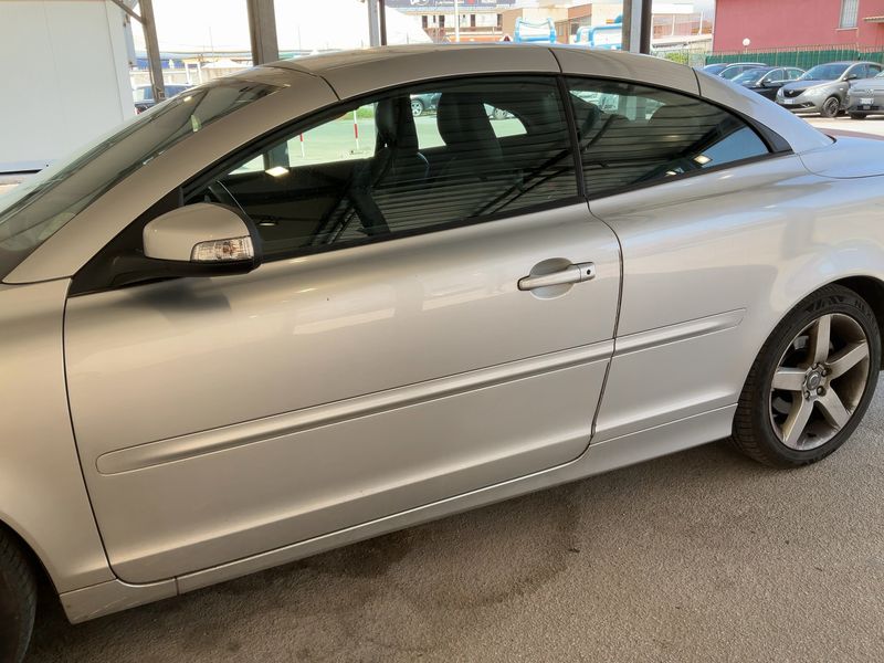 Volvo C70 2.4 Momentum — zdjęcie 4