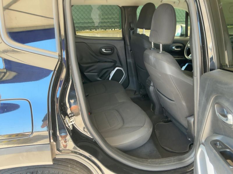 Jeep Renegade 1.6 M-Jet Limited FWD — zdjęcie 14