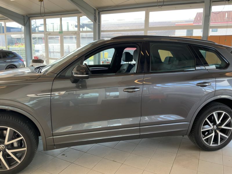 Volkswagen Touareg 3.0 V6 TDI R-Line 4Motion — zdjęcie 4