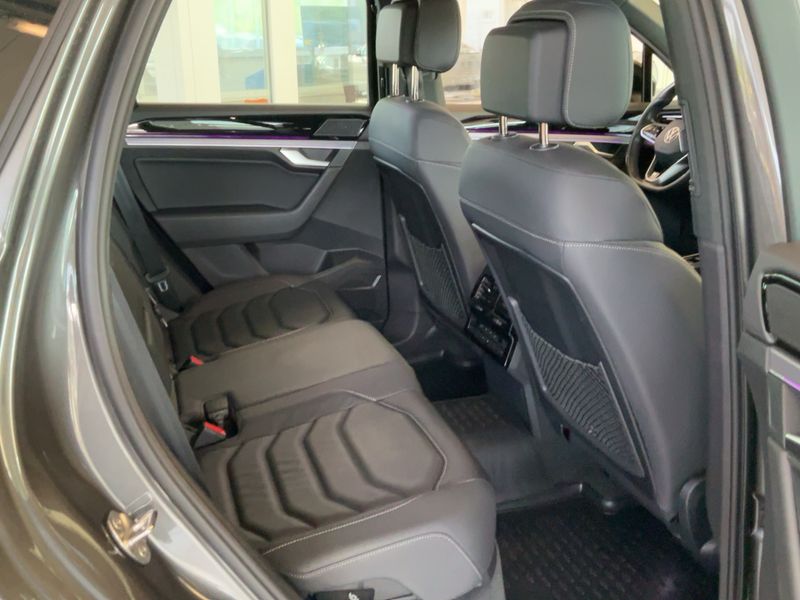 Volkswagen Touareg 3.0 V6 TDI R-Line 4Motion — zdjęcie 14