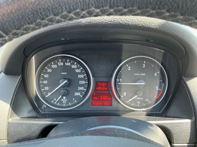 BMW X1 xDrive 20d Luxe — zdjęcie 13
