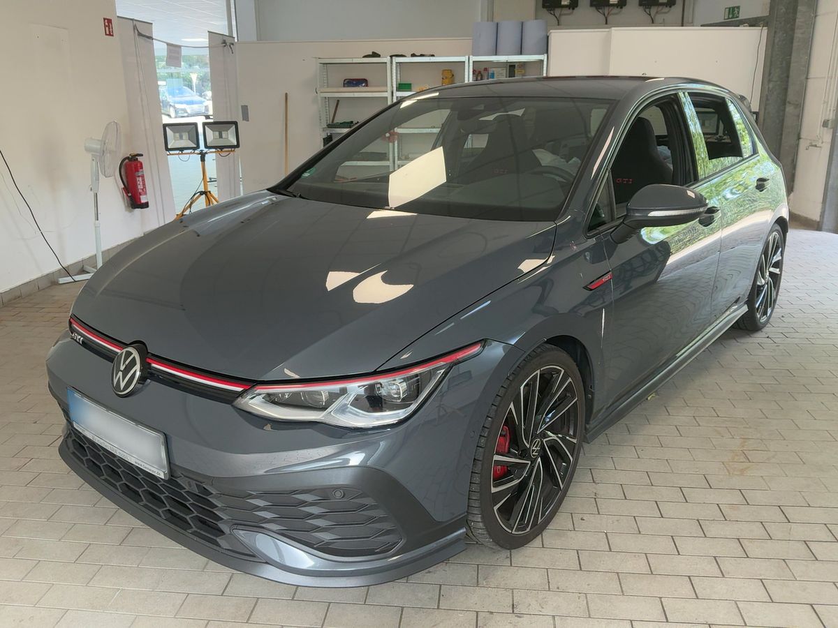 Volkswagen Golf 2023 — photo 1