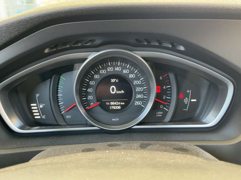 Volvo V40 1.6 D2 — zdjęcie 13