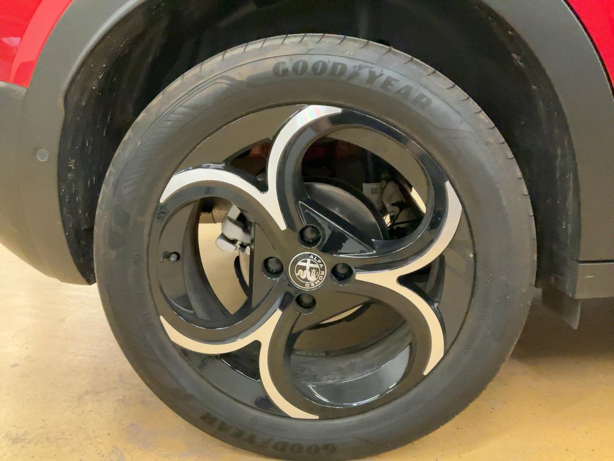 Alfa Romeo 2025 — photo 10