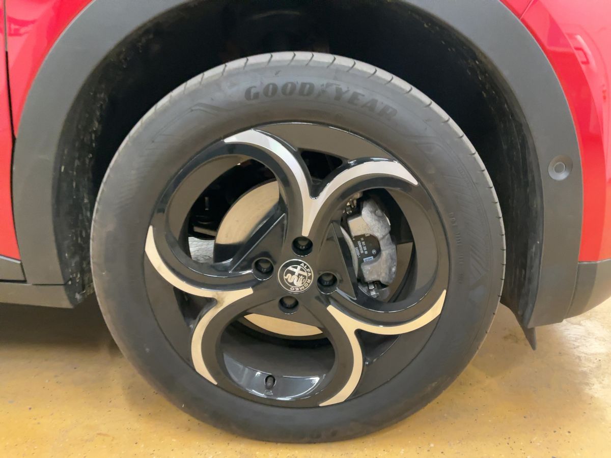 Alfa Romeo 2025 — photo 12