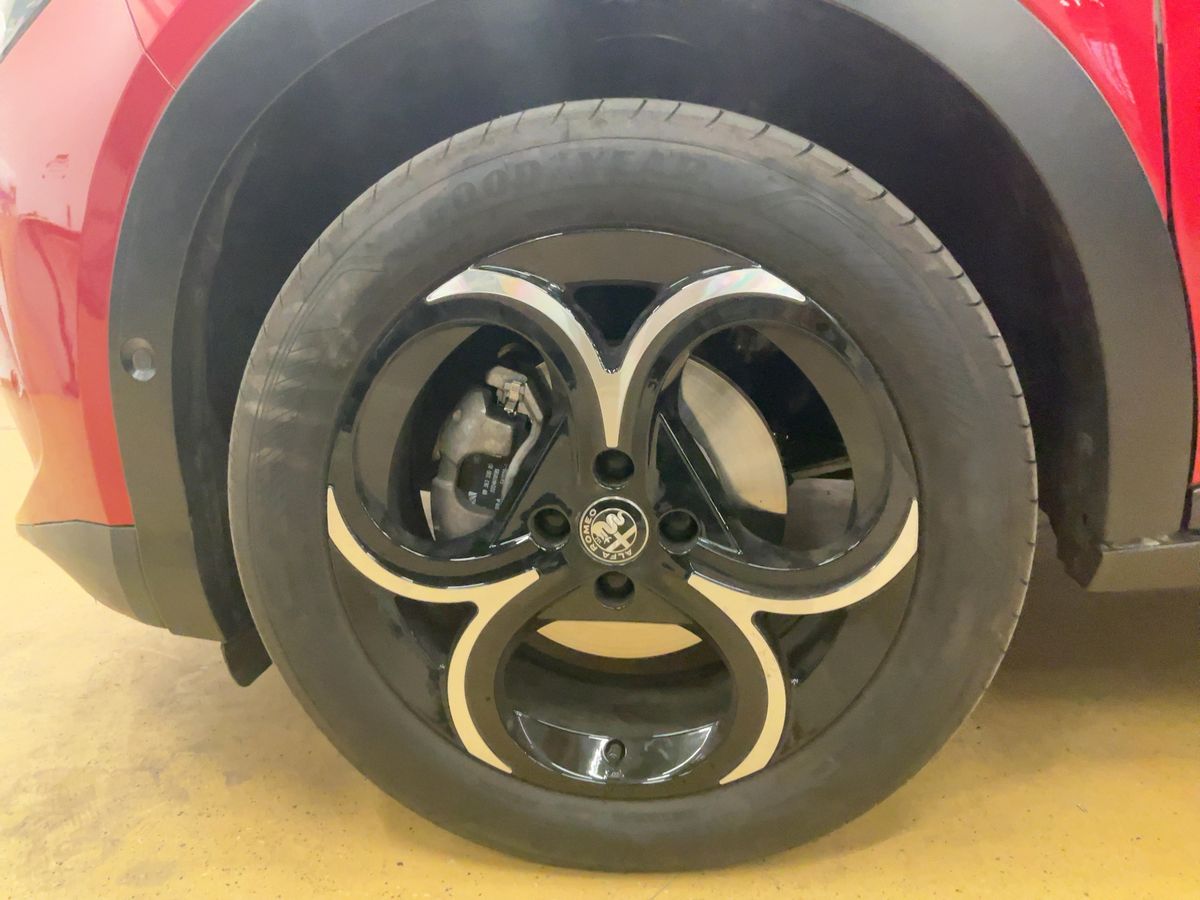 Alfa Romeo 2025 — photo 4