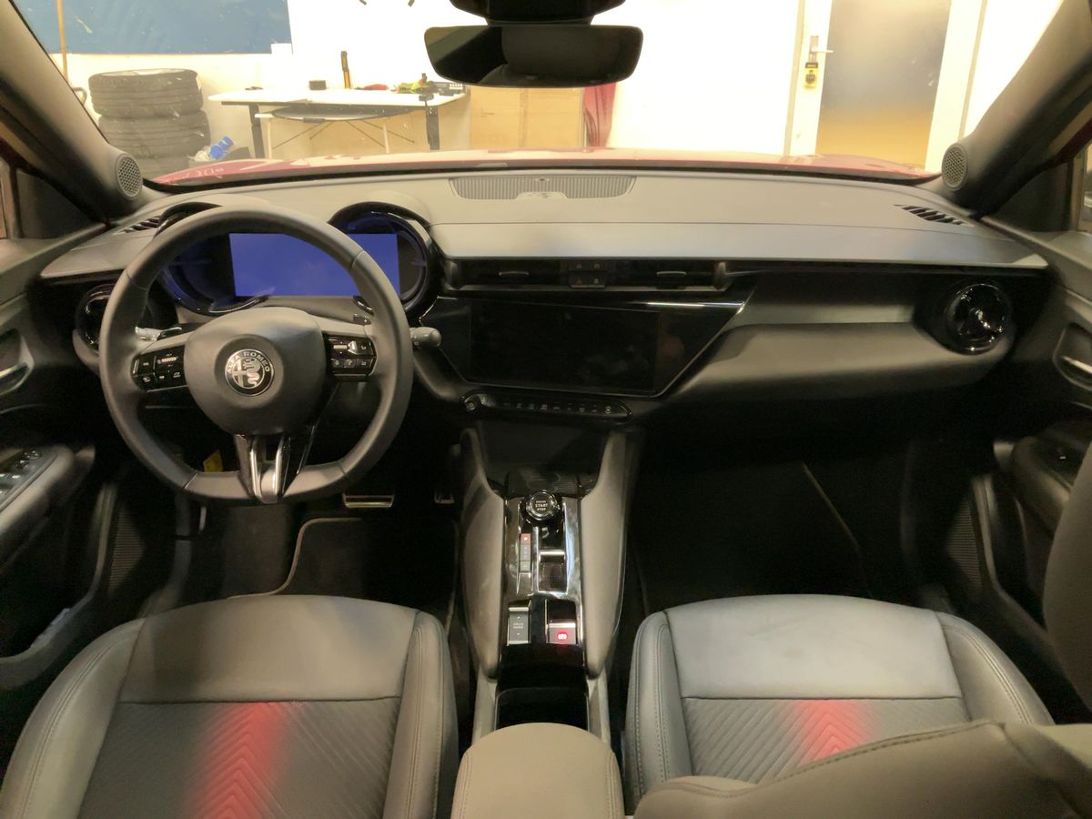Alfa Romeo 2025 — photo 18