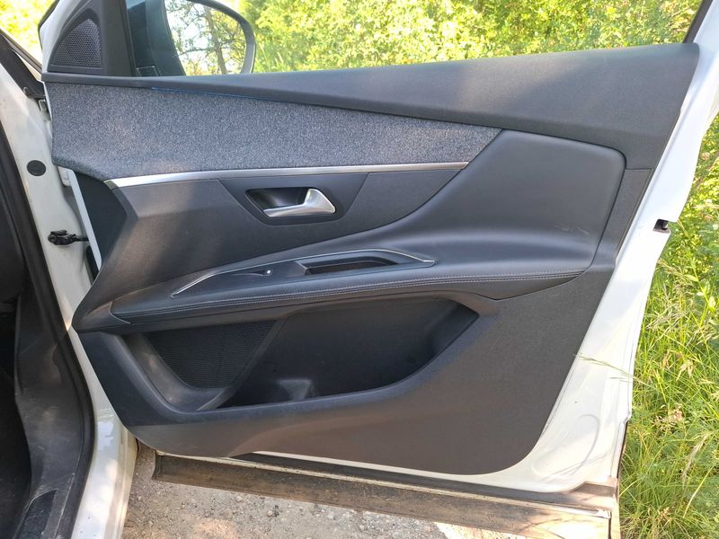 Peugeot 3008 1.6 Blue-HDi Allure 2017 – снимка 46