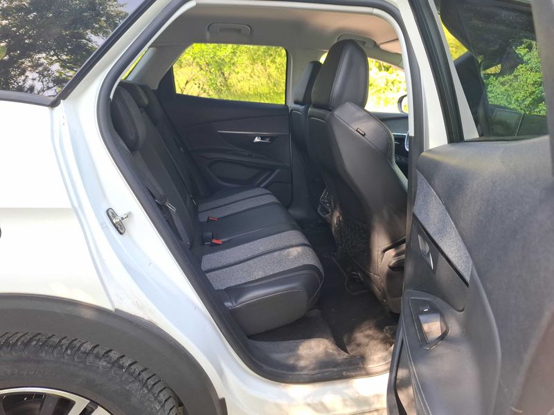 Peugeot 3008 1.6 Blue-HDi Allure — zdjęcie 14
