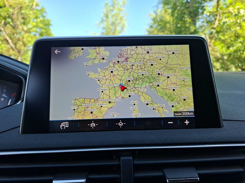 Peugeot 3008 1.6 Blue-HDi Allure — zdjęcie 13