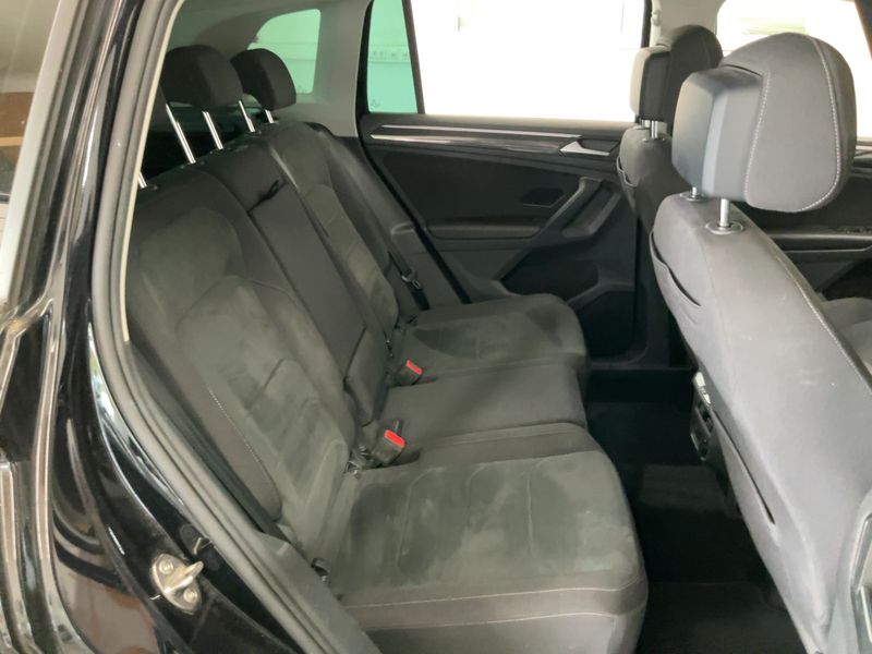 Volkswagen Tiguan 2.0 TDI Elegance 4Motion — zdjęcie 14