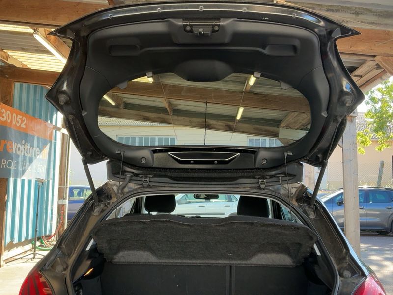 Peugeot 208 1.2 e-VTi Style 2018 – снимка 15
