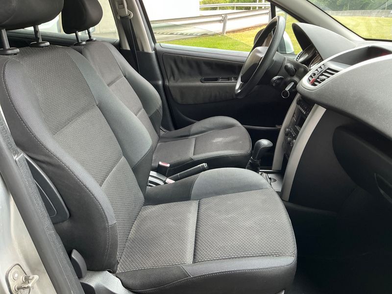 Peugeot 207 1.4 HDi Confort — zdjęcie 3