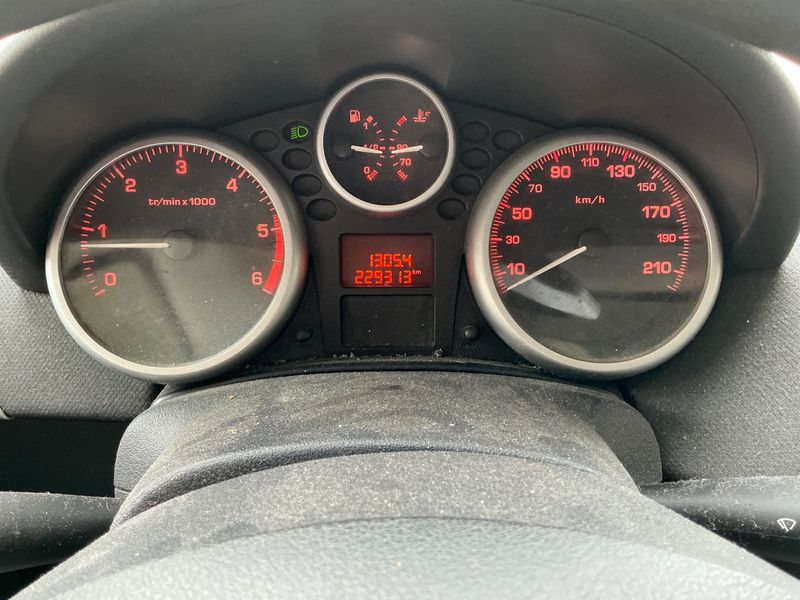 Peugeot 207 1.4 HDi Confort — zdjęcie 4