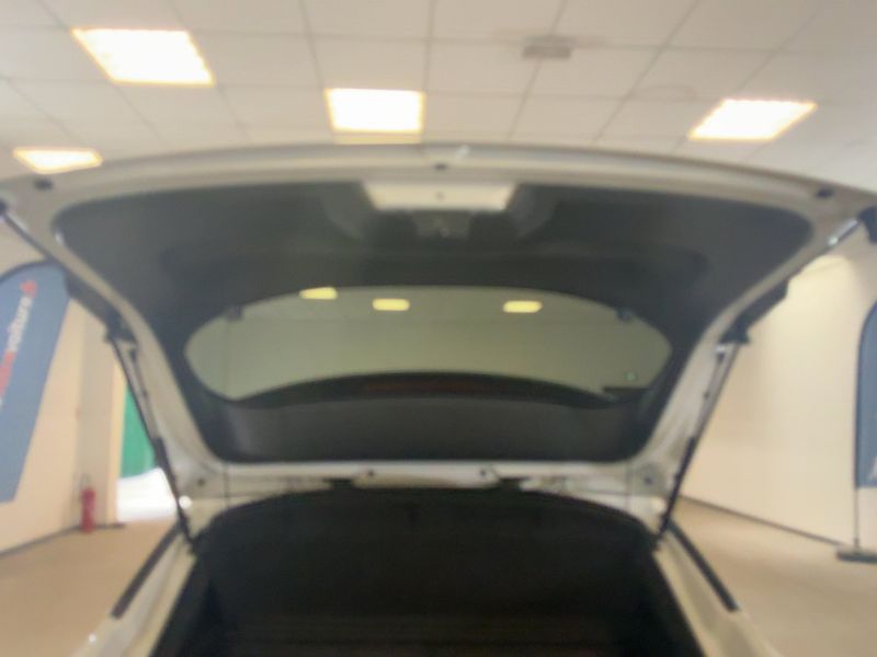 Peugeot 2008 1.2 PureTech Allure 2021 – снимка 15