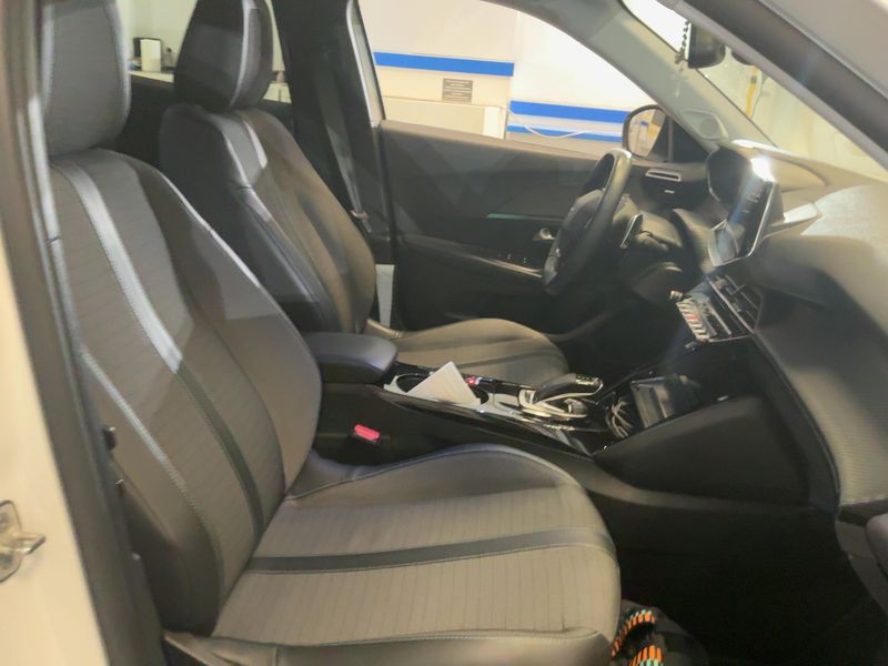 Peugeot 2008 1.2 PureTech Allure 2021 – снимка 16