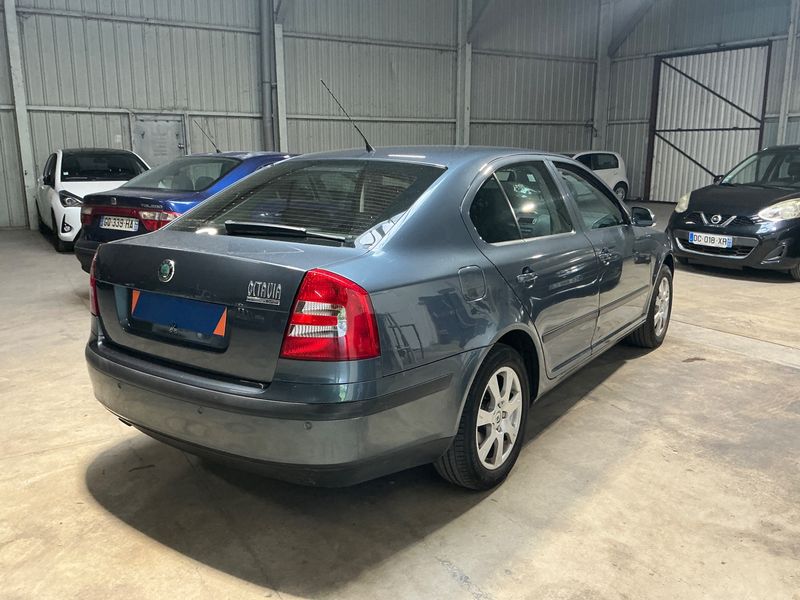 Skoda Octavia 2.0 FSI Elegance — zdjęcie 2