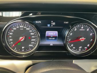 Mercedes-Benz E-Klasse E 300 AMG Line — zdjęcie 13