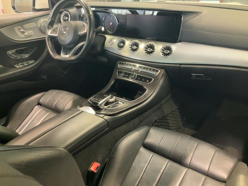 Mercedes-Benz E-Klasse E 300 AMG Line — zdjęcie 12