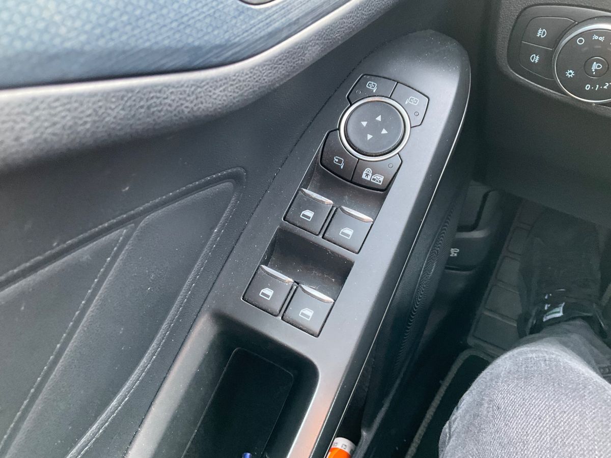 Ford Focus 2020 — photo 31