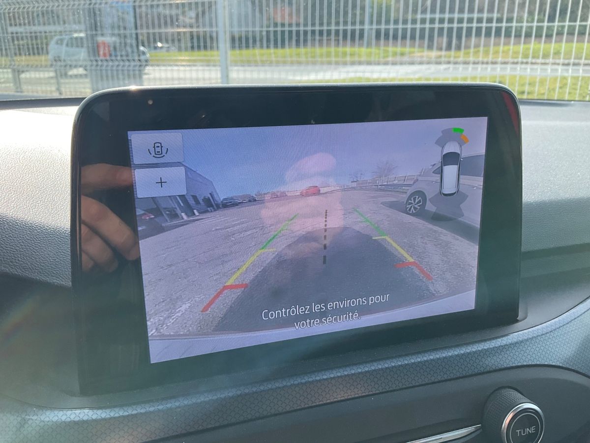 Ford Focus 2020 — photo 27