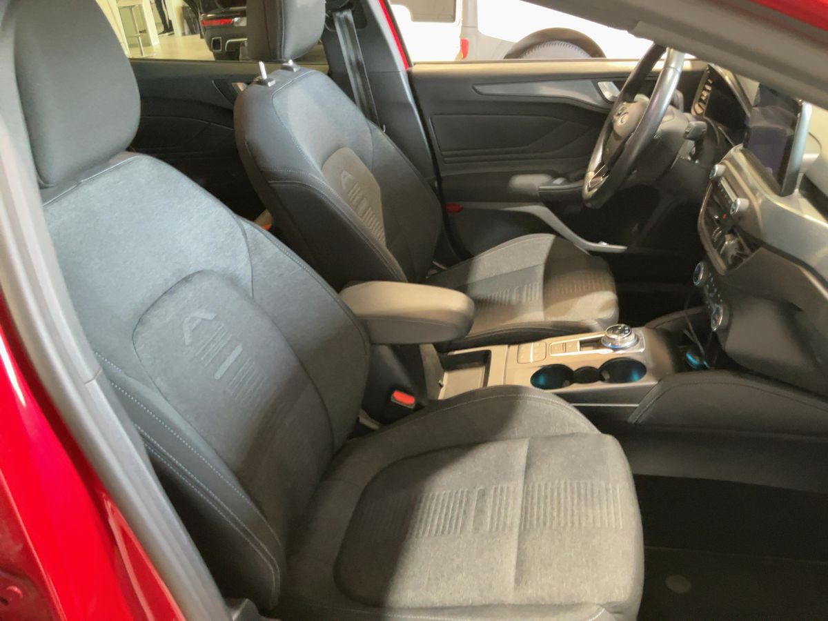 Ford Focus 2020 — photo 17