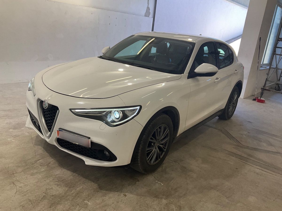 Alfa Romeo 2018 — photo 1
