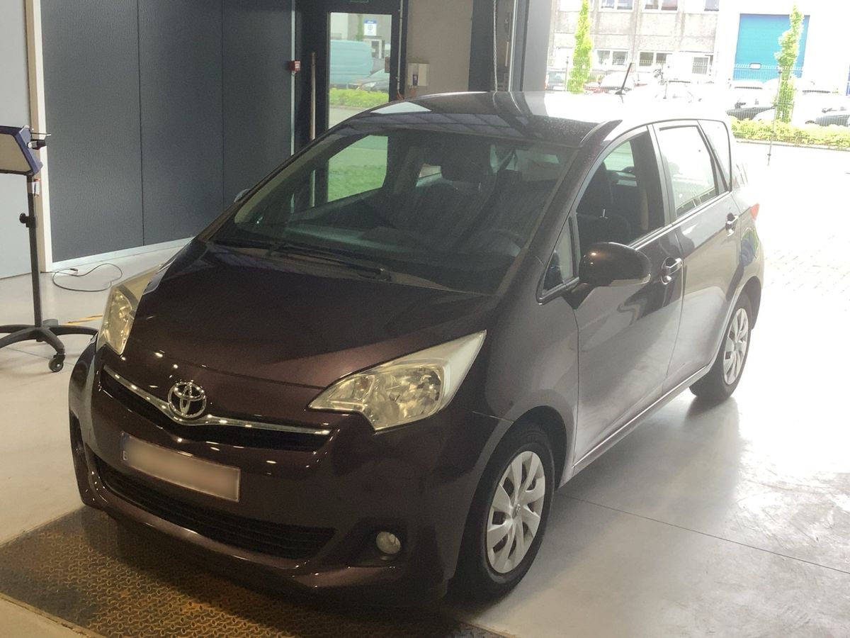Toyota Verso-S 2012