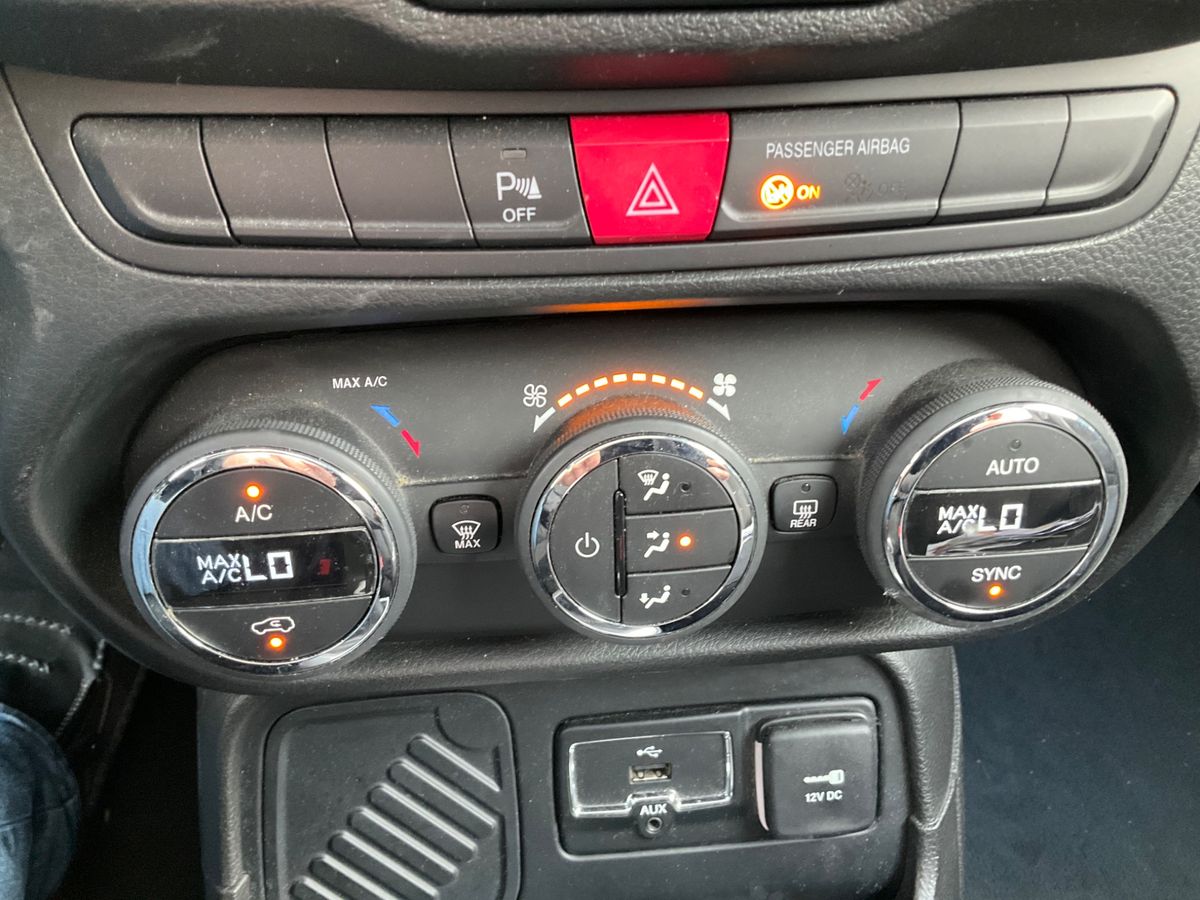 Jeep Renegade 2018 — photo 52