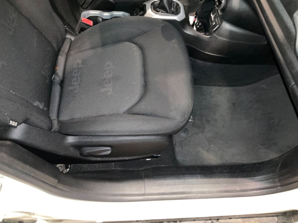 Jeep Renegade 2018 — photo 46