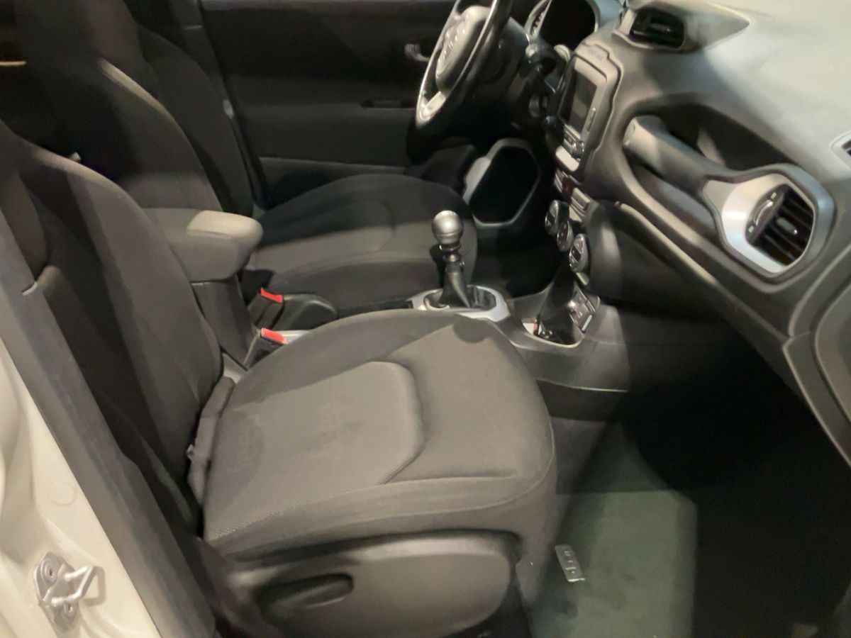 Jeep Renegade 2018 — photo 17
