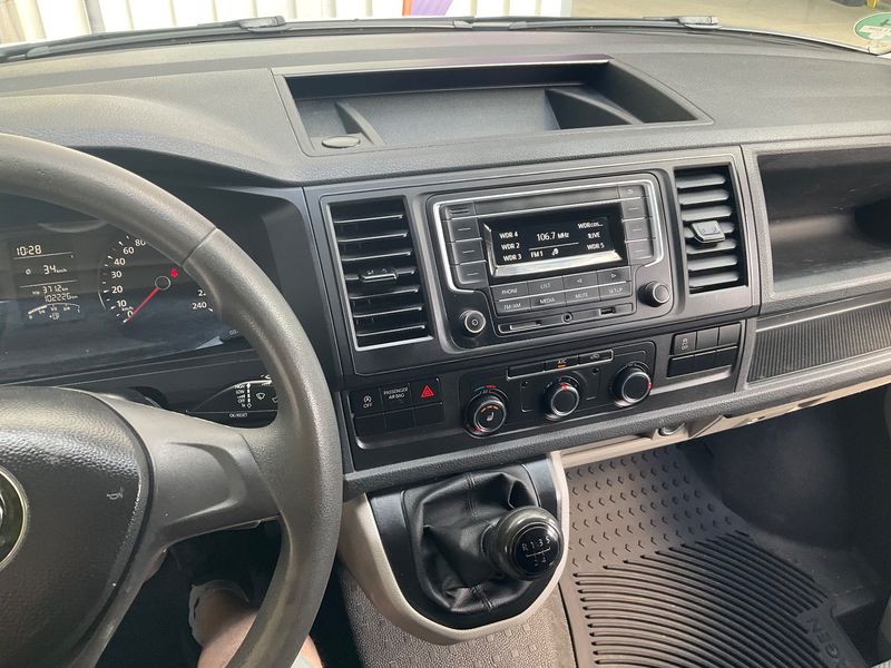 Volkswagen T6 Transporter 2.0 TDI Kasten lang — zdjęcie 12