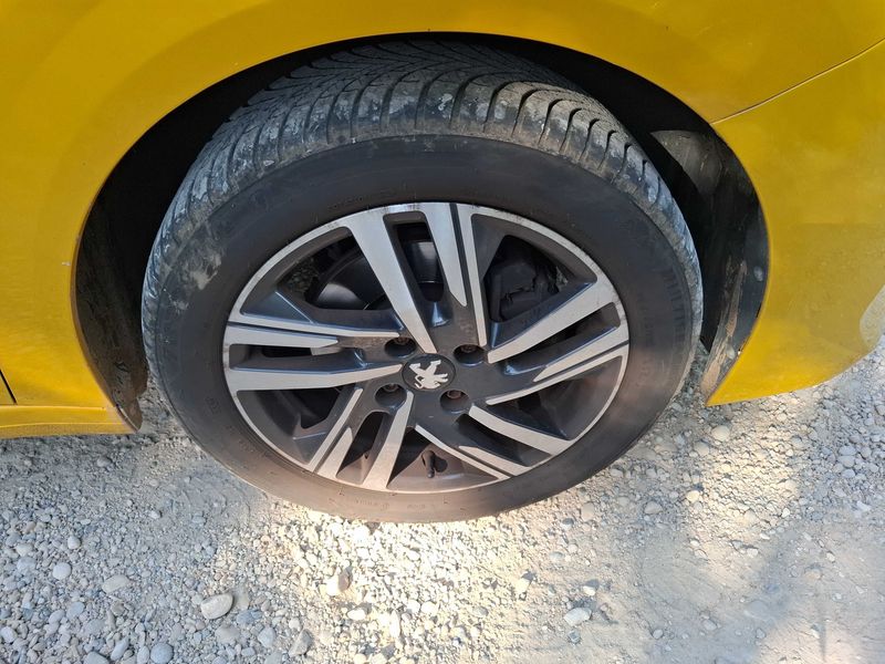 Peugeot 208 1.2 PureTech Allure 2020 – снимка 28
