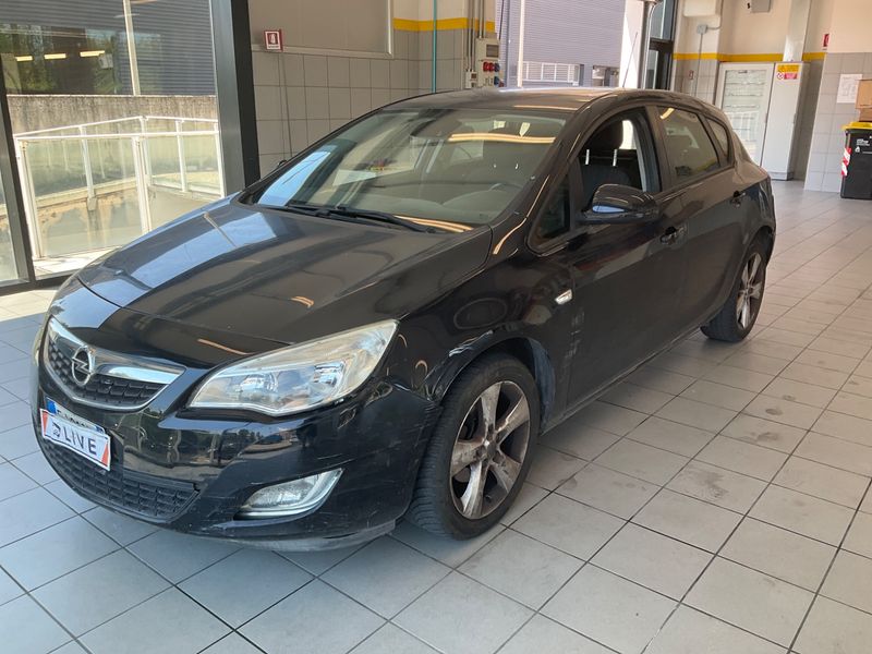 Opel Astra 1.4 Edition 2011 – снимка 1