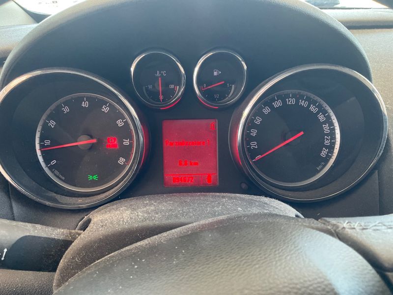 Opel Astra 1.4 Edition 2011 – снимка 4
