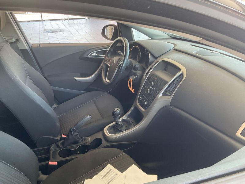 Opel Astra 1.4 Edition 2011 – снимка 3