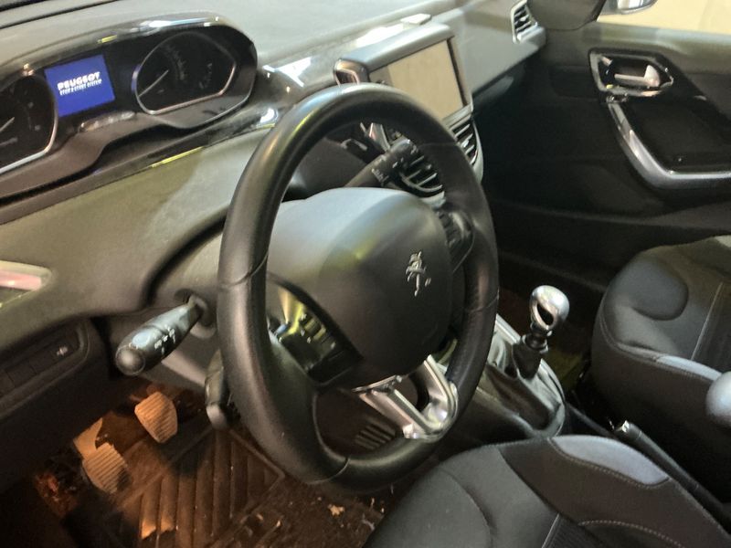 Peugeot 208 1.6 e-HDi Allure 2012 – снимка 24