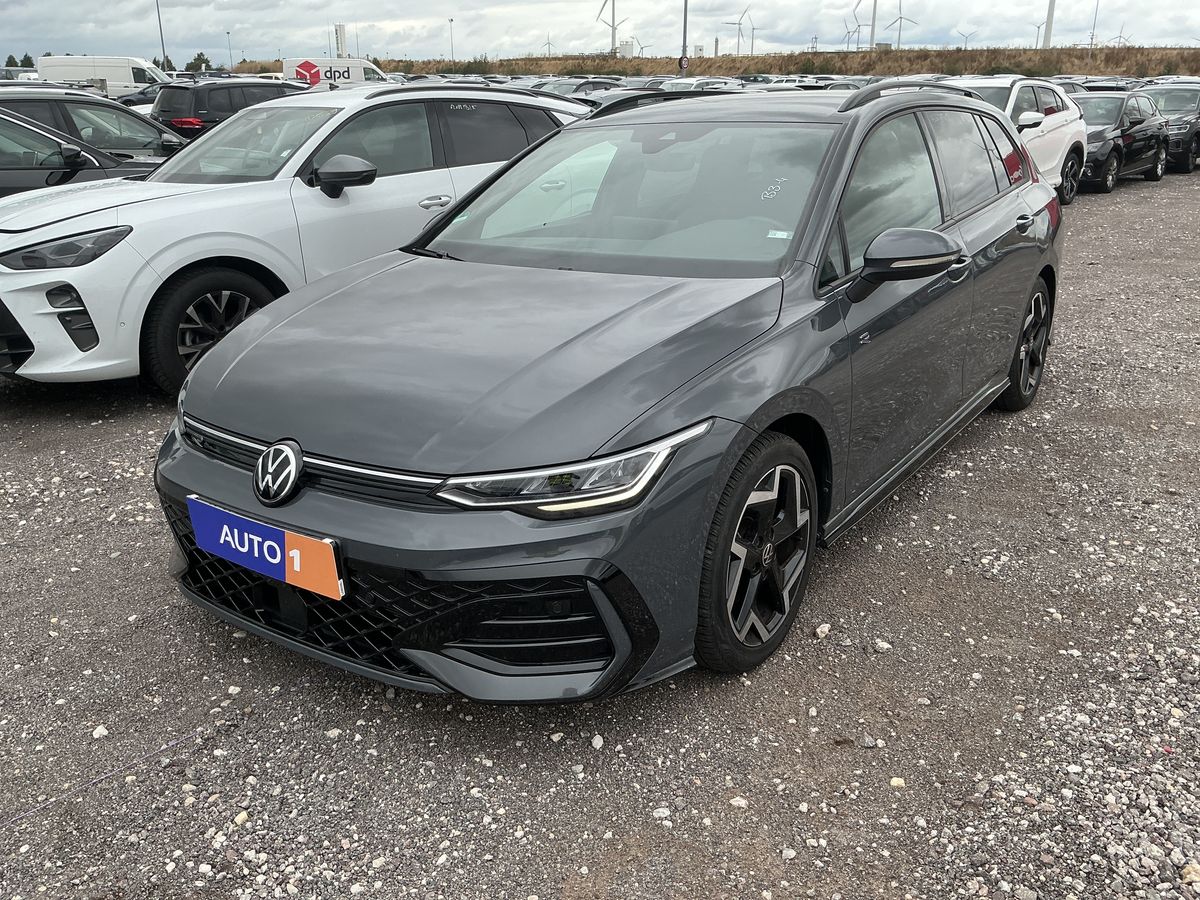Volkswagen Golf 2025 — photo 1