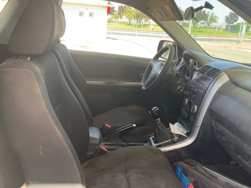 Suzuki Grand Vitara 1.9 DDiS Comfort — zdjęcie 11