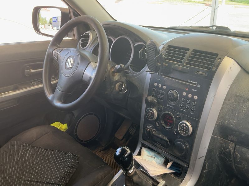 Suzuki Grand Vitara 1.9 DDiS Comfort — zdjęcie 12